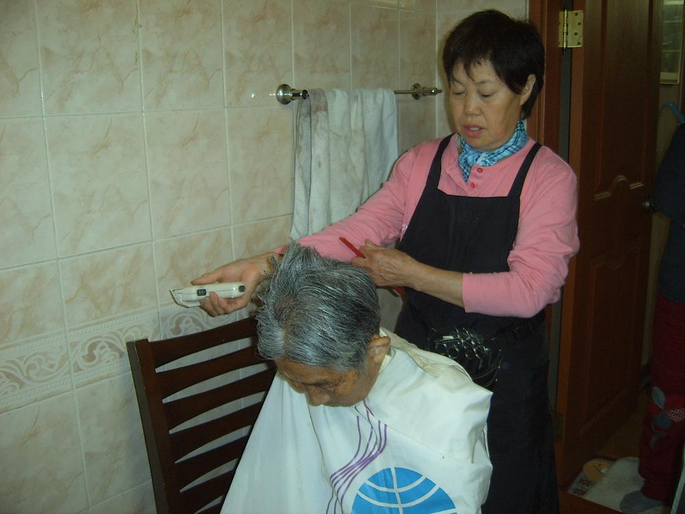 이미용 봉사활동 사진