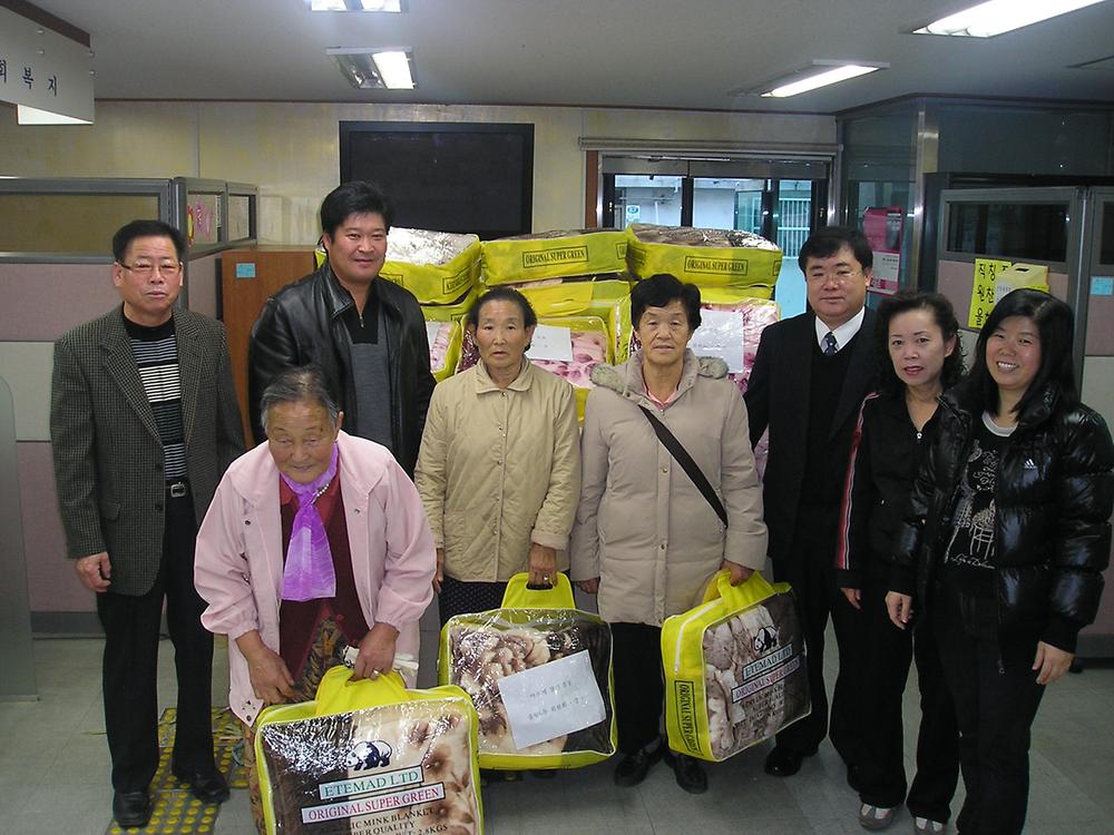 바르게살기위원회 어려운 이웃 이불전달 사진