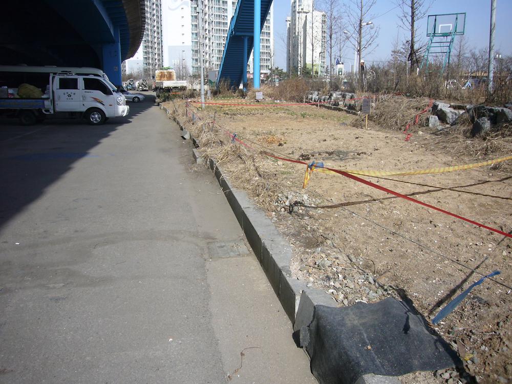 공한지 꽃밭 조성(조성전) 사진