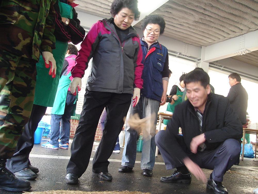 2010 주민화합을 위한 윷놀이 대회개최 사진