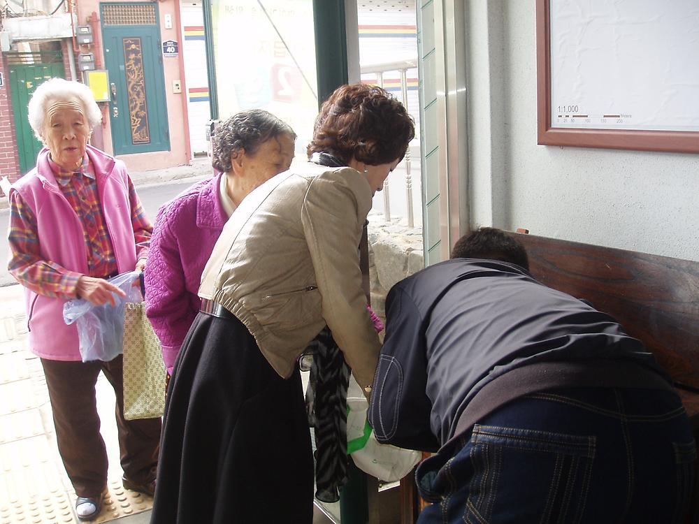 사랑의 뒤주쌀 나누기 사진