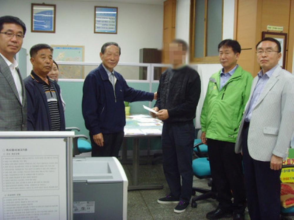 주민자치위원회 문화복지분과 관내 어려운 이웃 돕기 사진