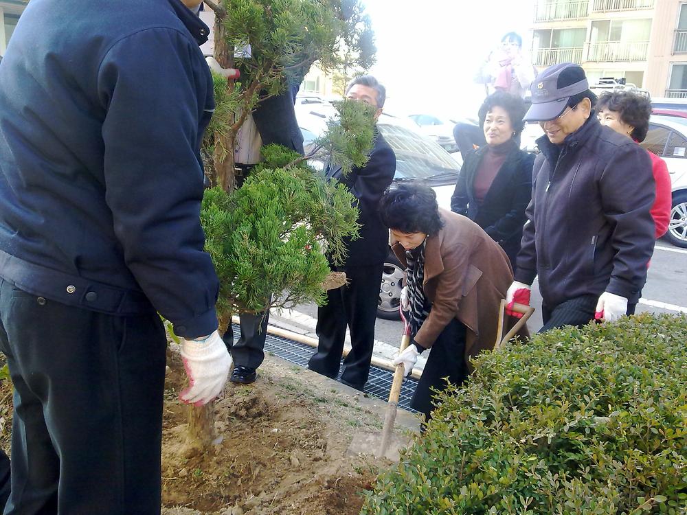 화도진그린빌 주공 음식문화개선 시범아파트 선정 기념식수 사진