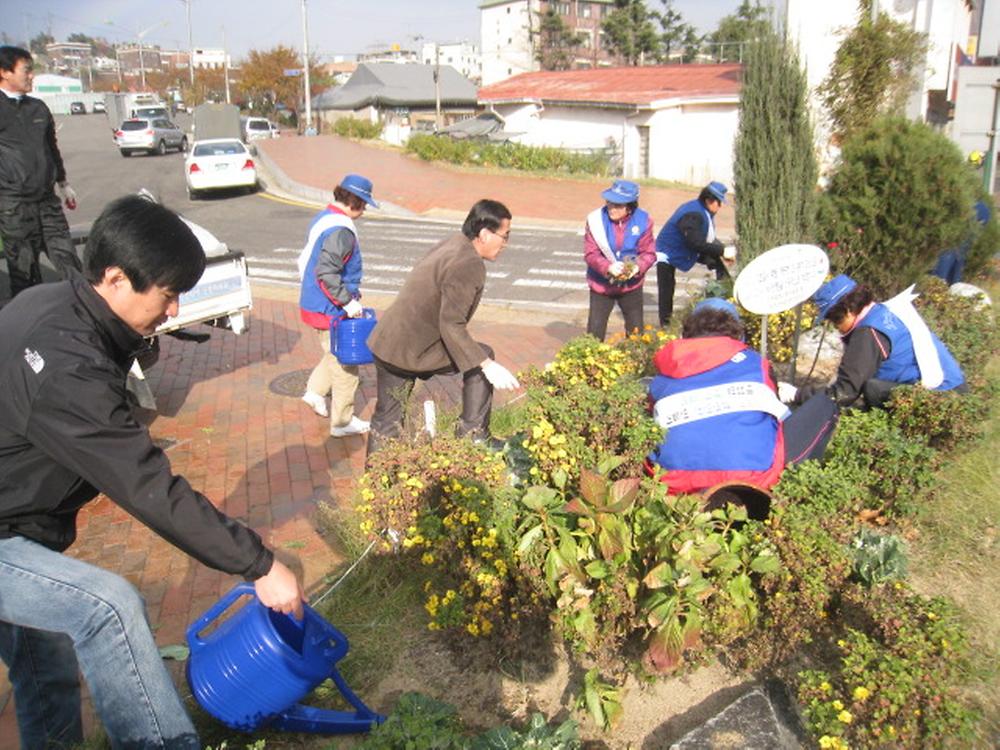 동절기 맞아 도로변 화단정비 사진