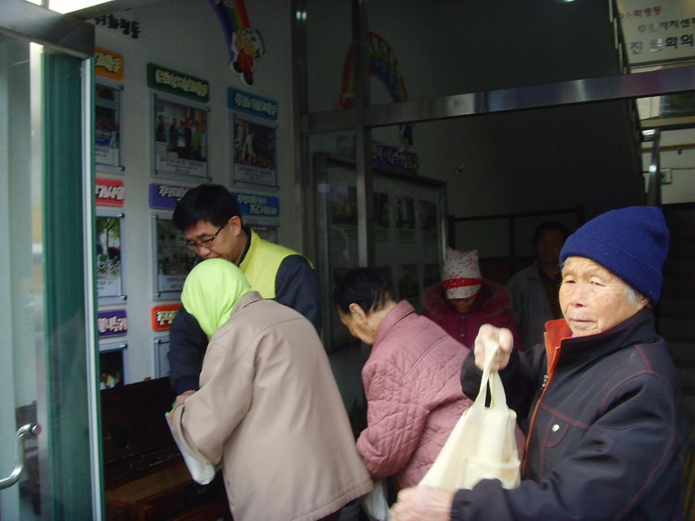 사랑의 뒤주쌀 나누기(2010.12.17.) 사진