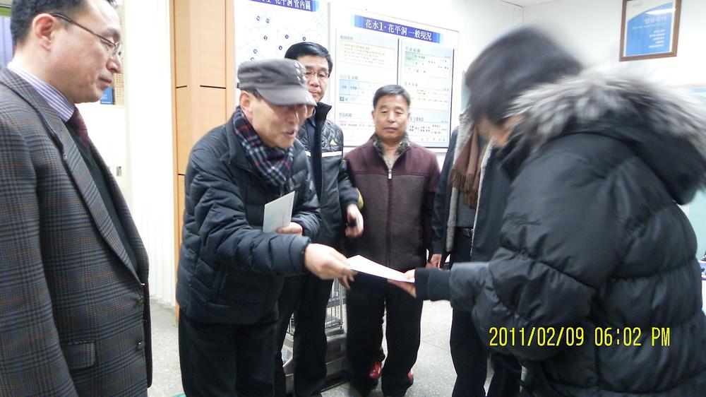 주민자치위원회 교복구입비 지원 사진