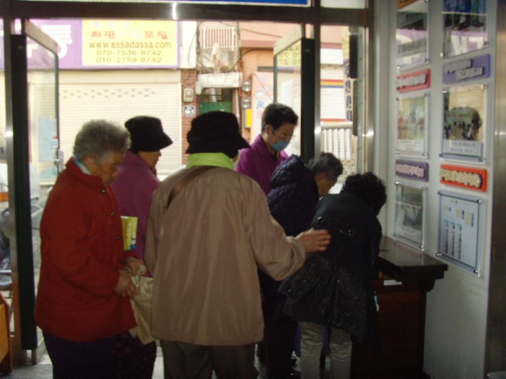사랑의 뒤주쌀 나누기 (2011.03.11) 사진