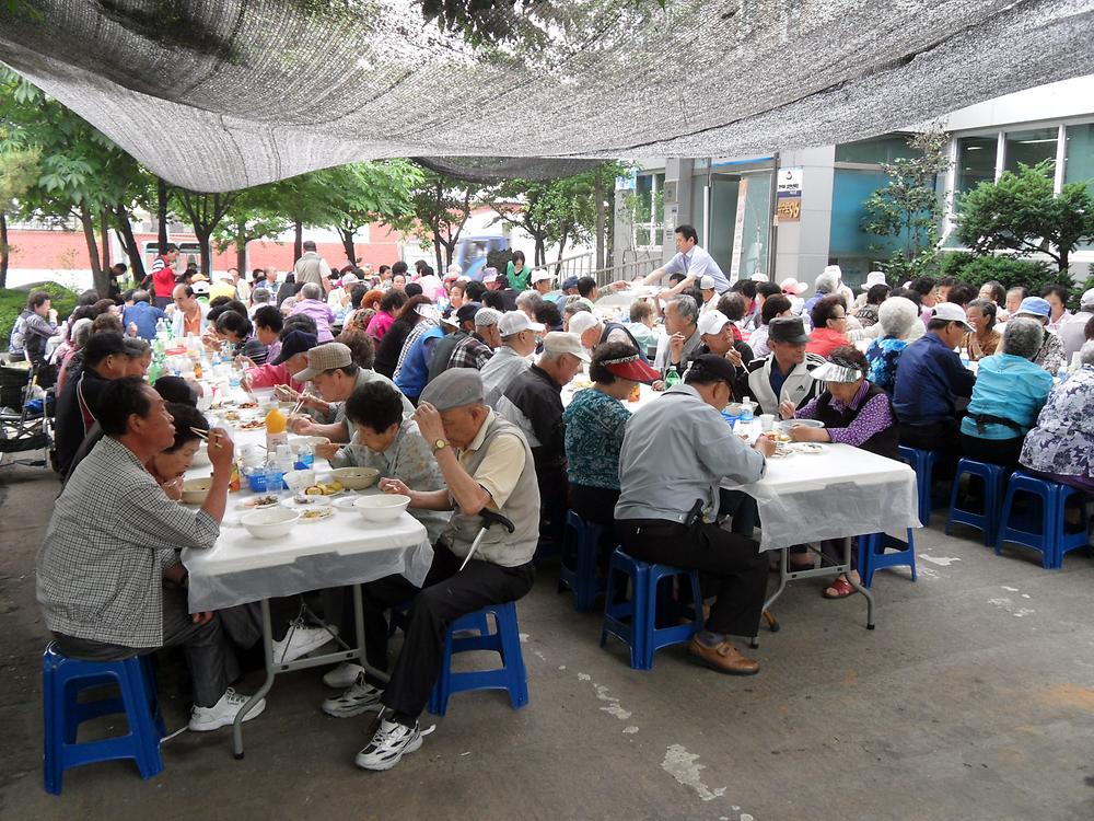 2011년 효실천 경로잔치 개최(2011.6.10) 사진