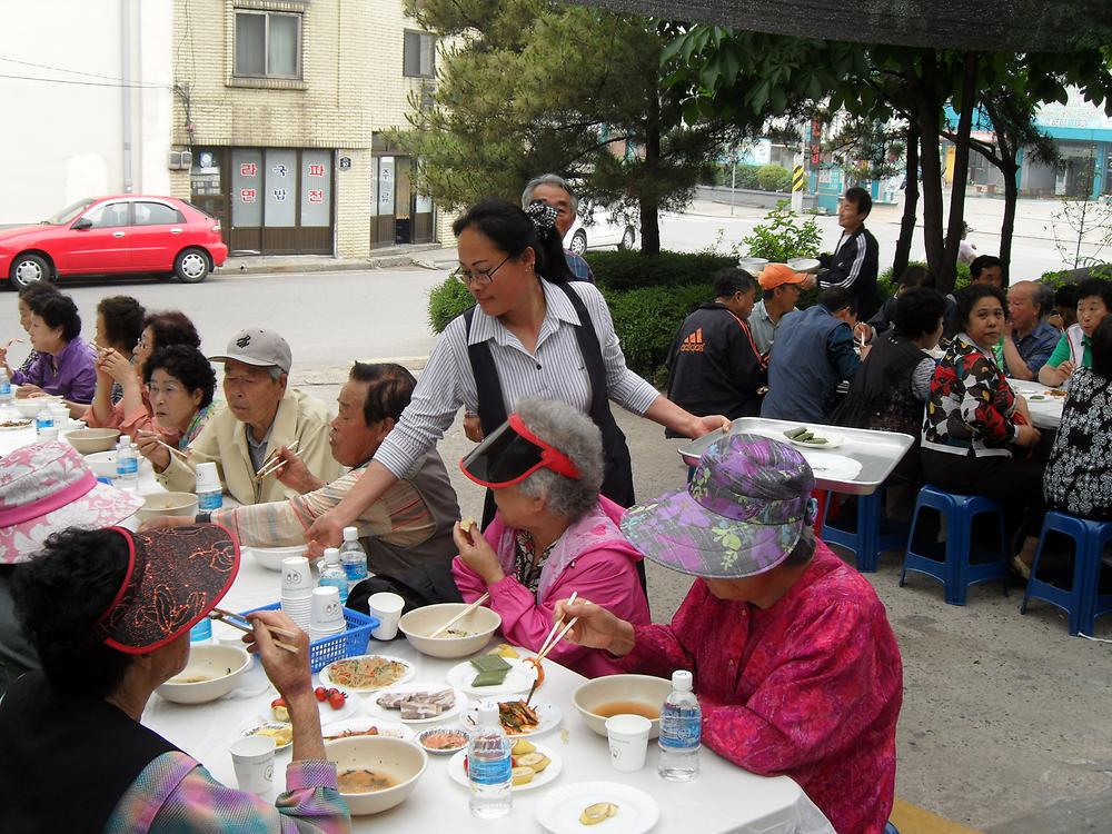 2011년 효실천 경로잔치 개최(2011.6.10) 사진
