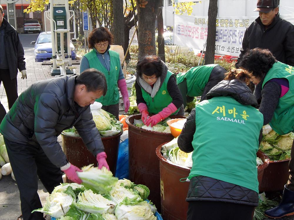 사랑의 김장담그기 행사 개최 사진