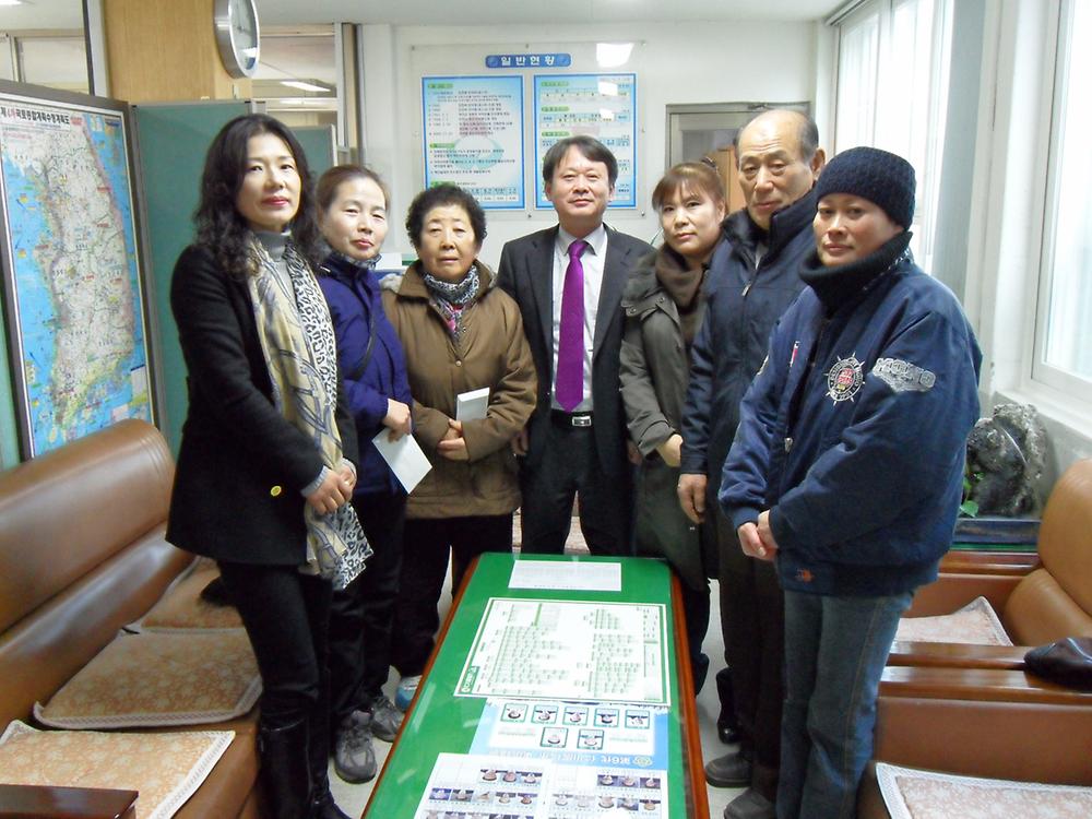 화도진 벼룩시장 수익금으로 장학금 전달 사진