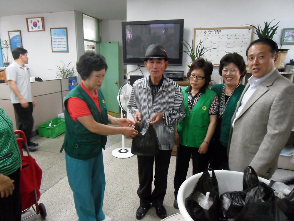 5.21 새마을부녀회 김치나눔 사진