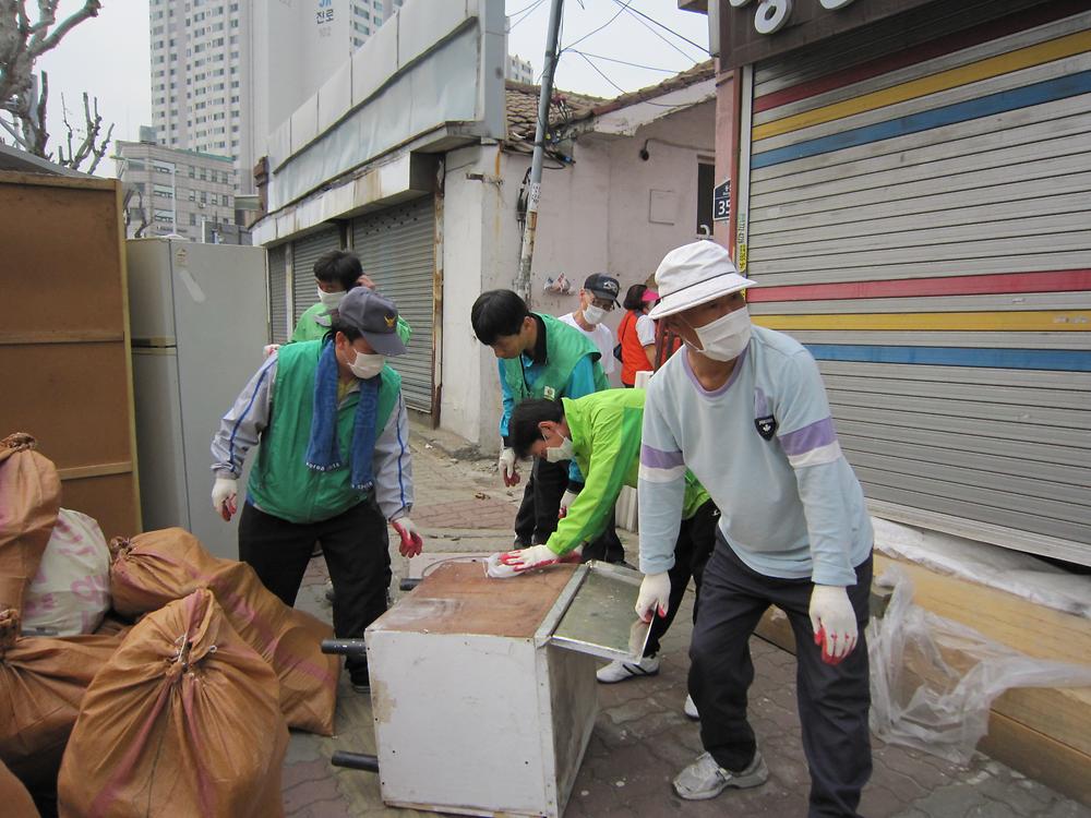 어려운 어르신 이사 돕기 사진