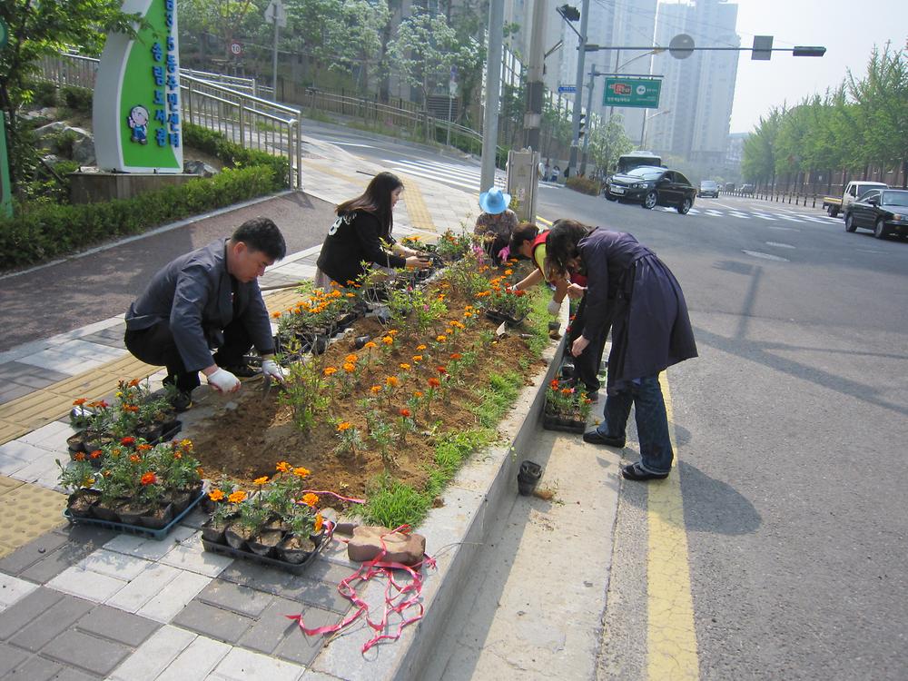 우리동네 꽃밭 가꾸기 사진