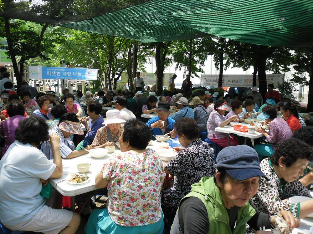 만석동 경로잔치 개최 사진