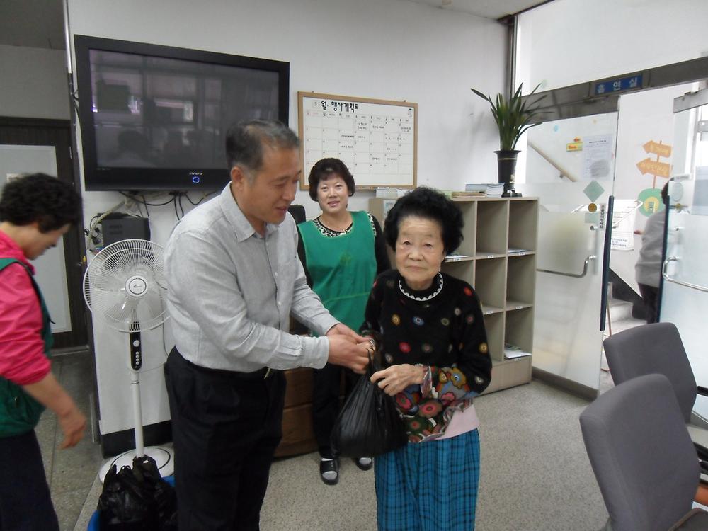 새마을부녀회 김치나누기(2013.5.17) 사진
