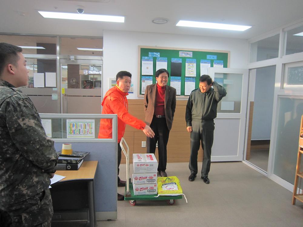 동대본부 병사 위문 사진