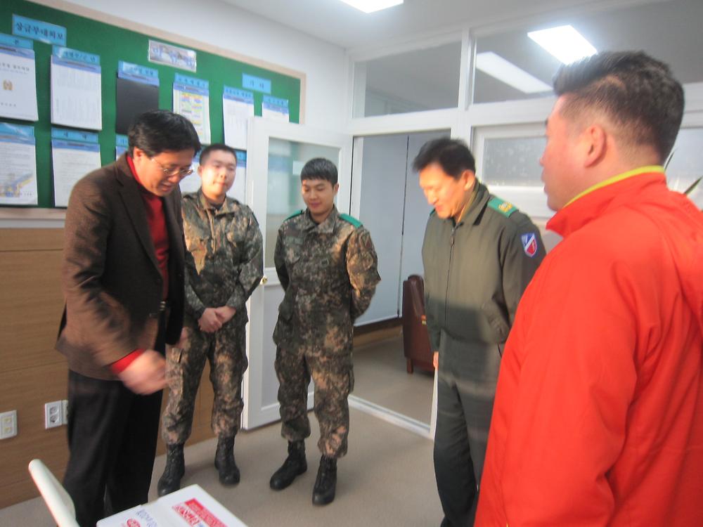 동대병사 위문 사진