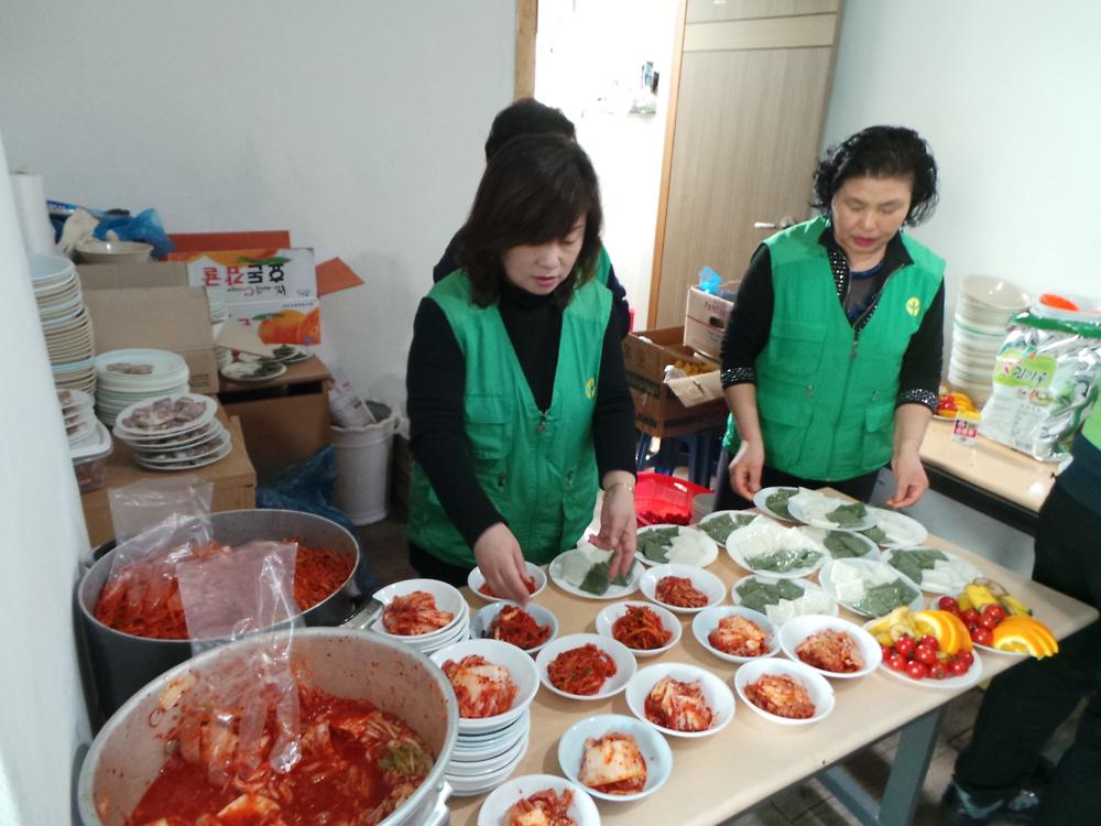 새마을부녀회 무료급식행사(2014년 2월 28일) 사진
