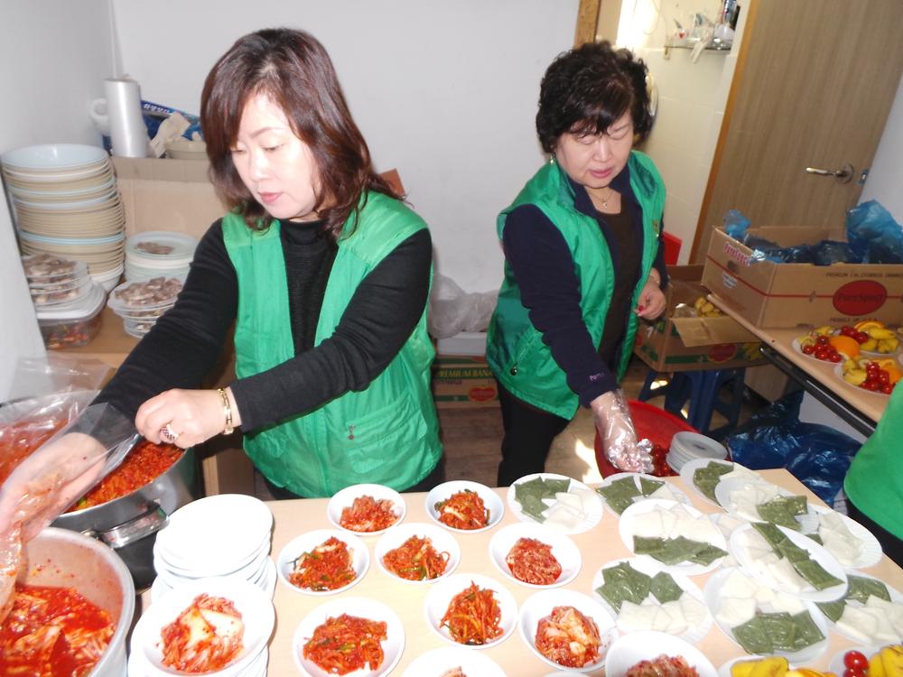 새마을부녀회 무료급식행사(2014년 2월 28일) 사진