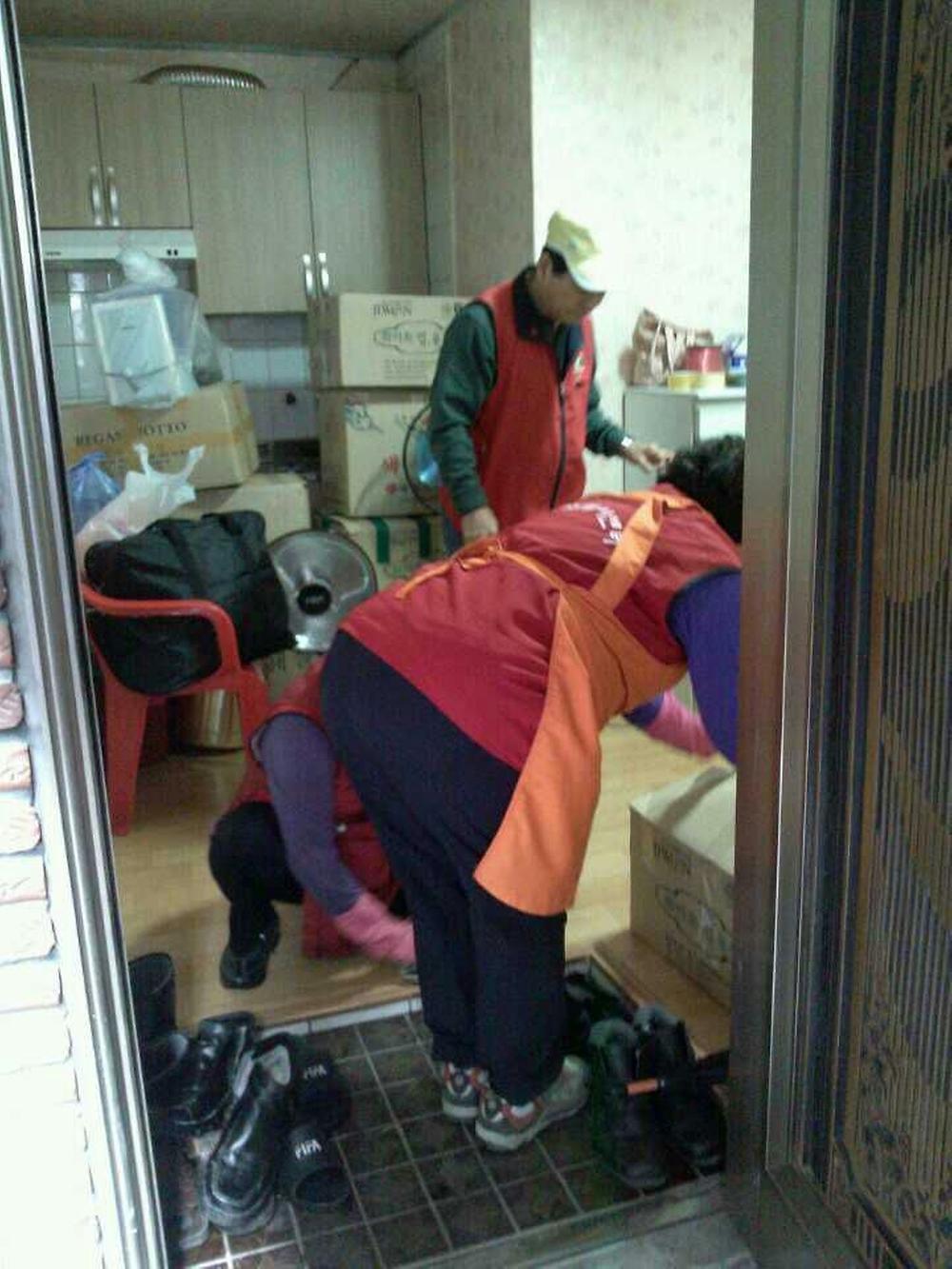 2014.4.17 독거노인어르신 청소봉사 사진