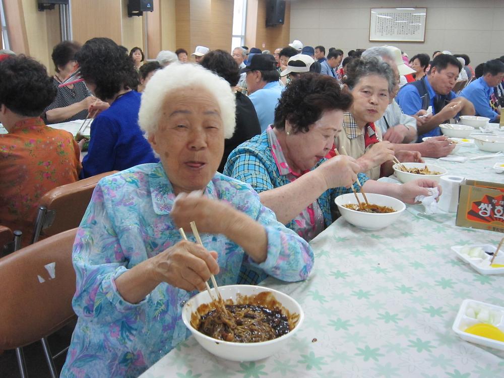6.27 어르신 경로행사 사진