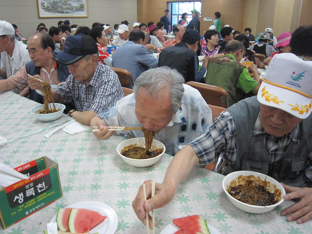 6.27 어르신 경로행사 사진