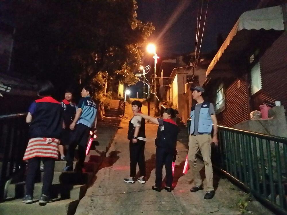 자유총연맹 야간 자율방범 활동 사진