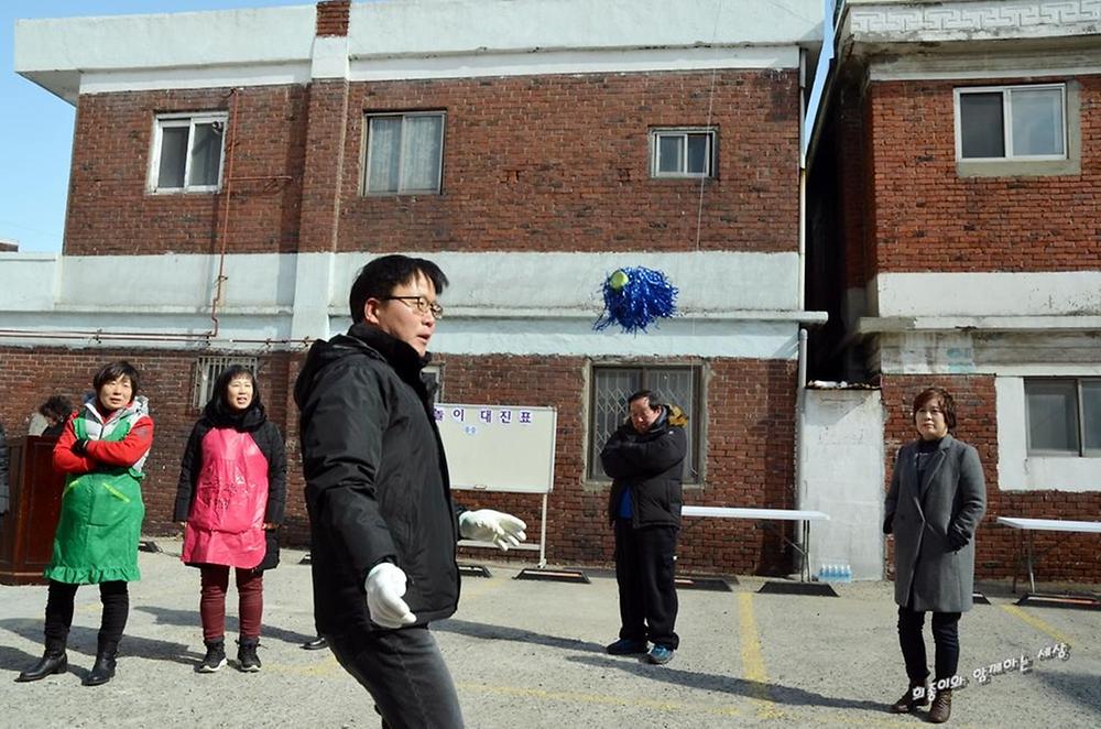 척사대회 제기차기 사진
