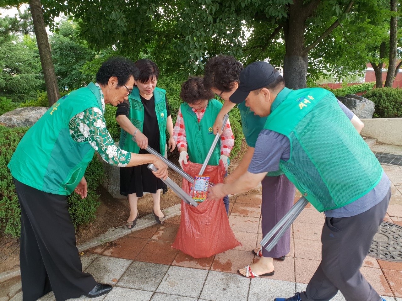 3_4j2Ud018svc139eeaycqaqlx_bnhpo2.jpg 이미지