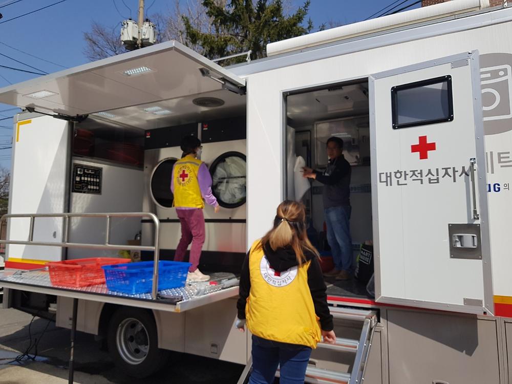 만석동 적십자봉사회, 사랑의 빨래 봉사 실시 사진