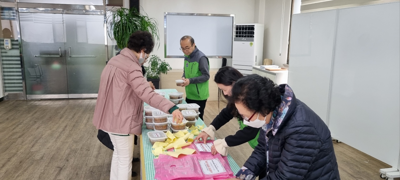 반찬_포장_사진.jpg 이미지