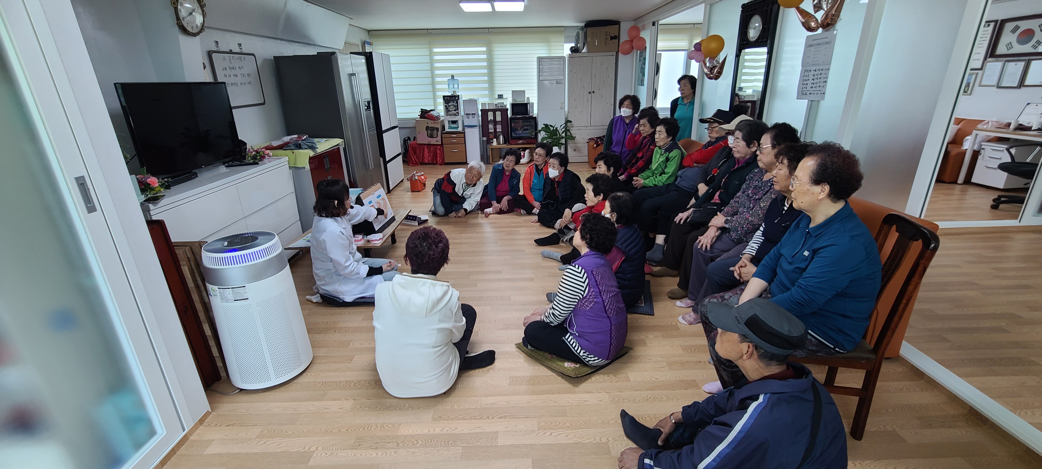 어르신_구강관리교육_및_신체건강상담_클리닉.jpg 이미지