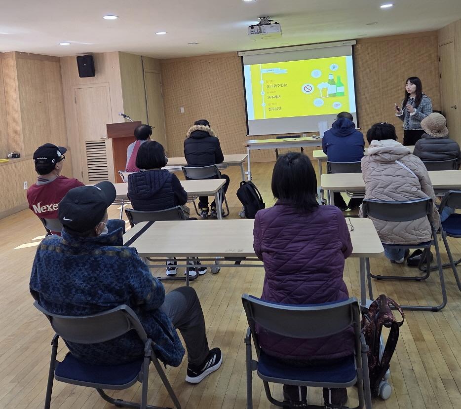 만석동 지역사회보장협의체, 중장년 1인가구 약물중독 예방교육 든든케어 추진 사진