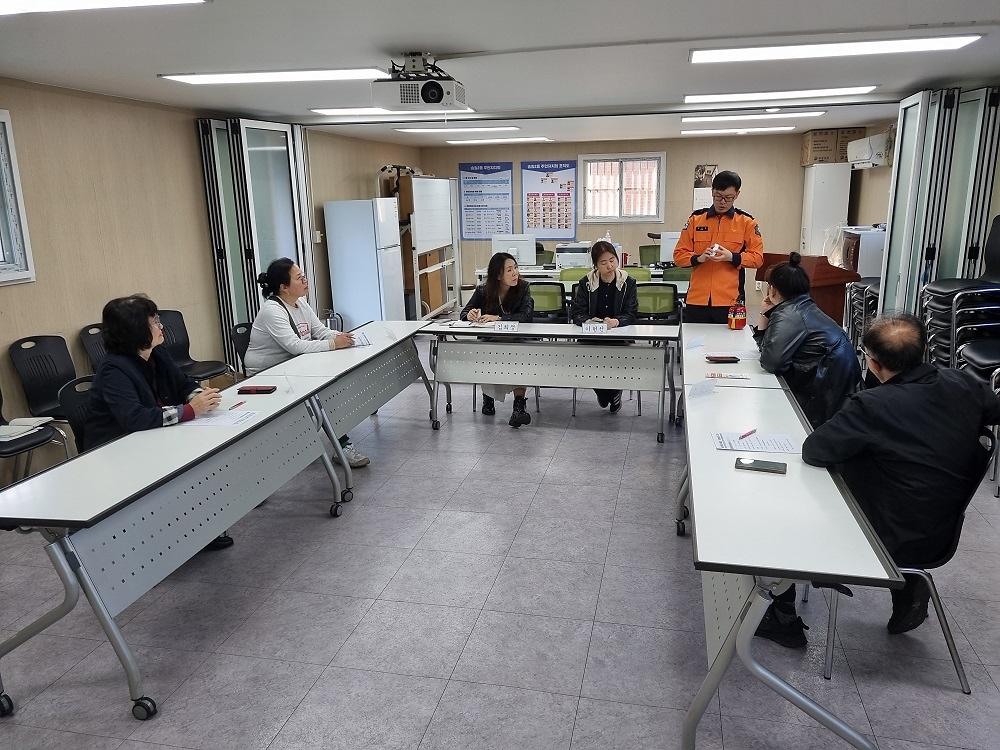 송림2동 통장자율회 소화기 및 화재경보기 교육 참석 사진