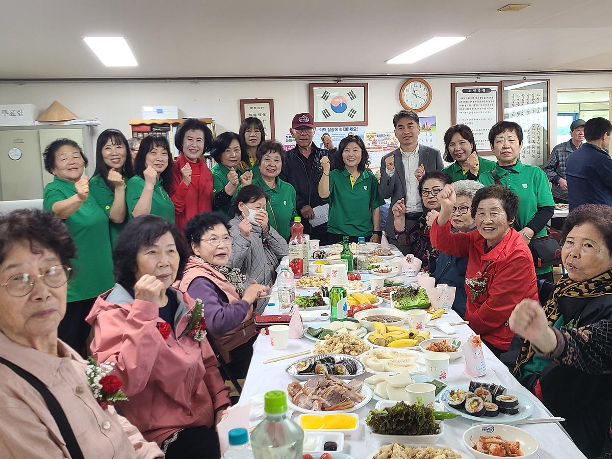 송현1·2동 새마을복지회 어버이날 맞이 행사(솔빛1차아파트 경로당) 사진