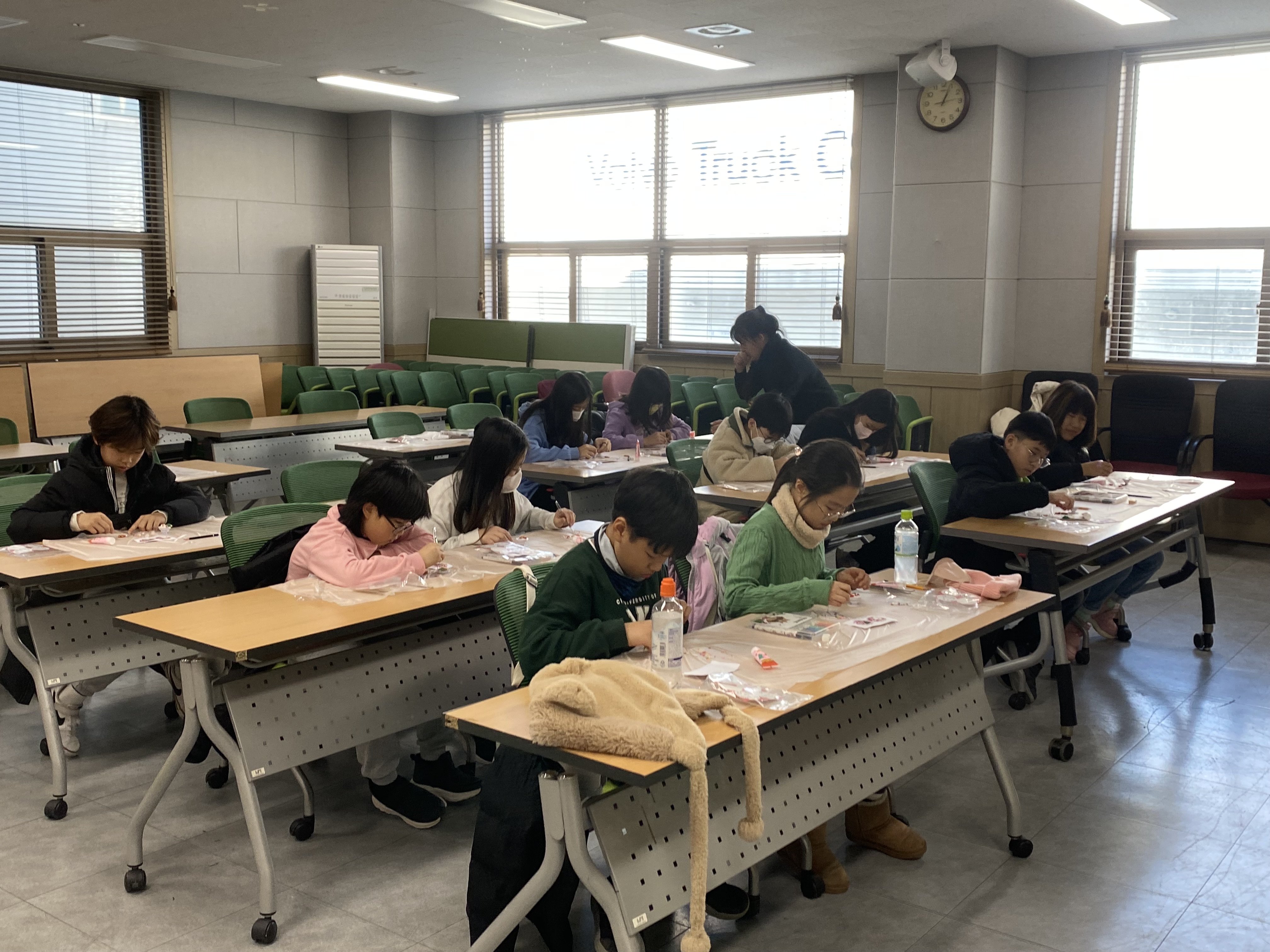 귀여운_산타,_그립톡과_거치4-1.jpg 이미지