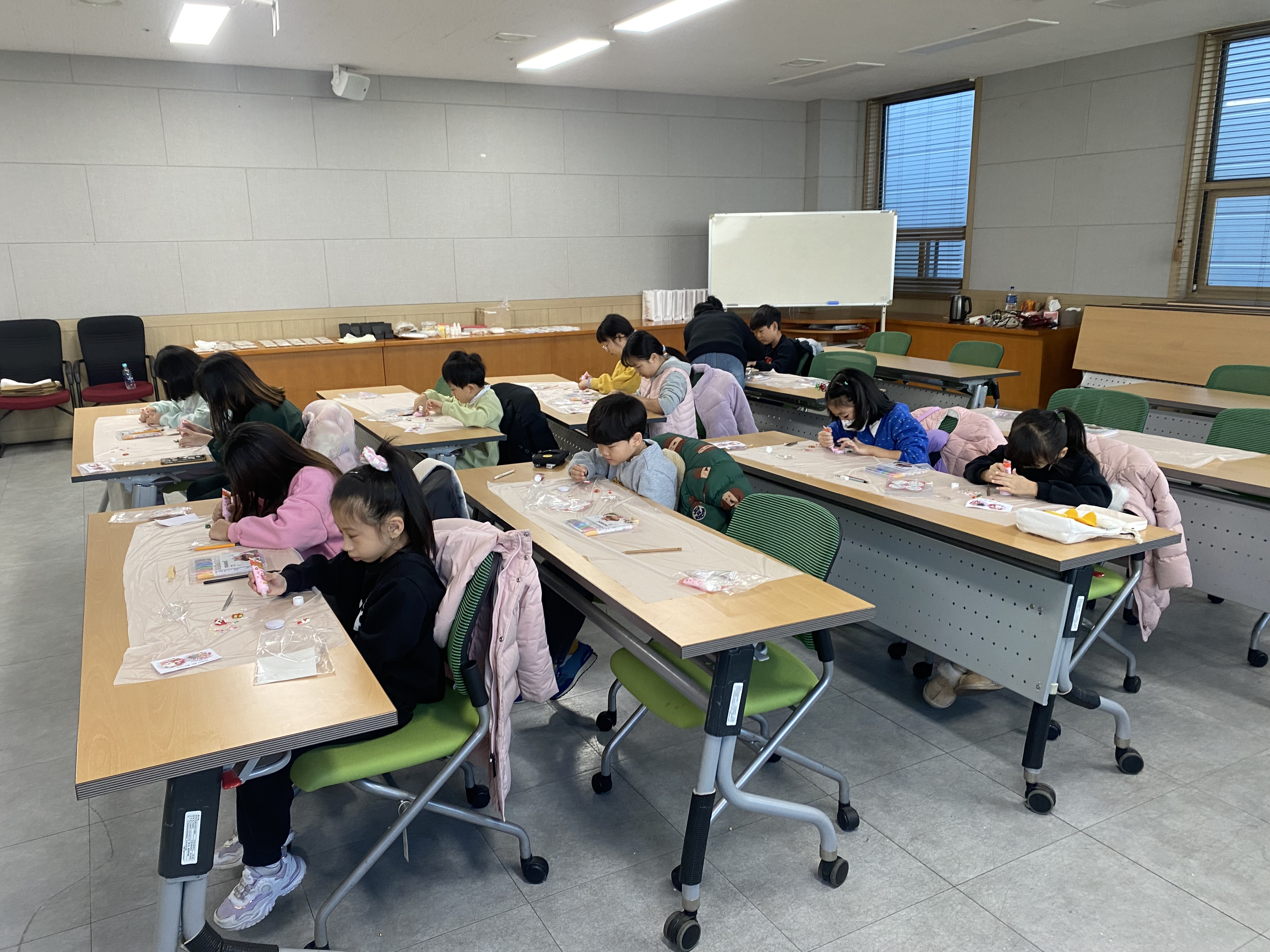 귀여운산타,_그립톡과_거치대_1-2_저학년.jpg 이미지