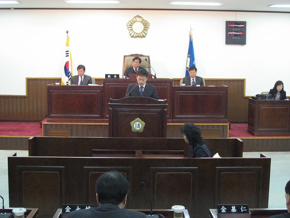 구정질문에 대한 답변(도시국장 오호균) 사진