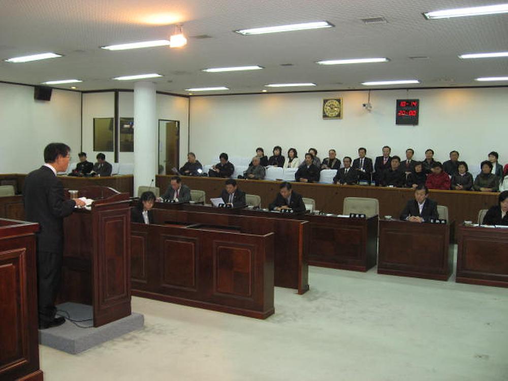 제132회 인천광역시동구의회 임시회(제2외곽순환도로 건설관련 결의) 사진