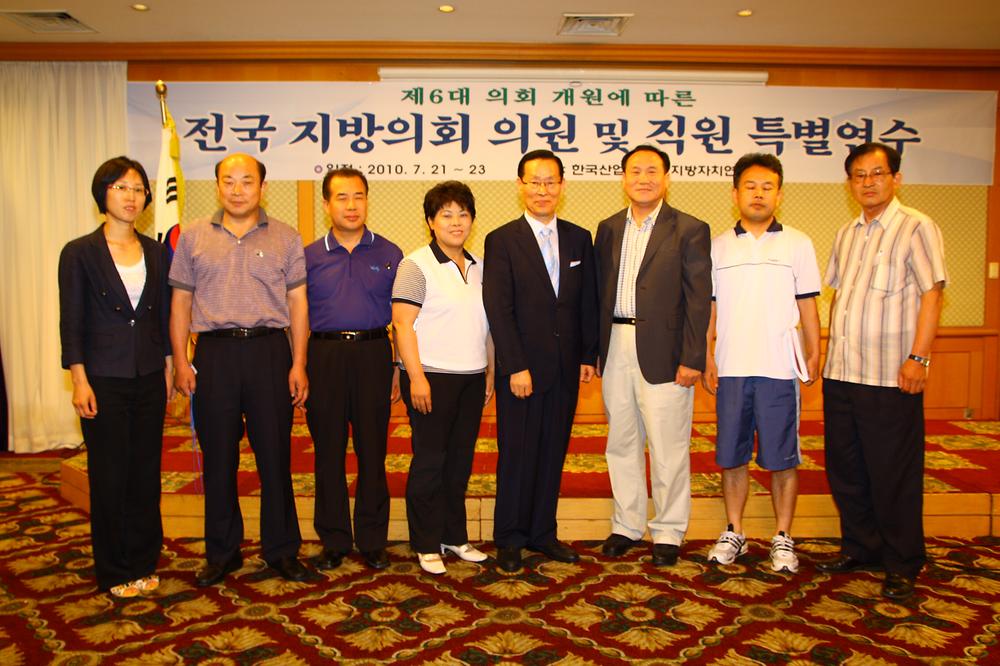 지방자치연구소장 서우선 소장과 함께 사진