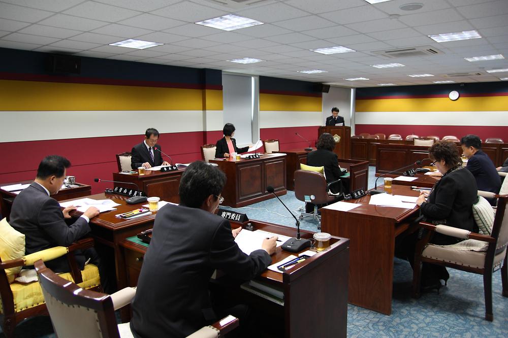 제172회 인천광역시동구 임시회 행정 사무감사 특별위원회 활동 사진