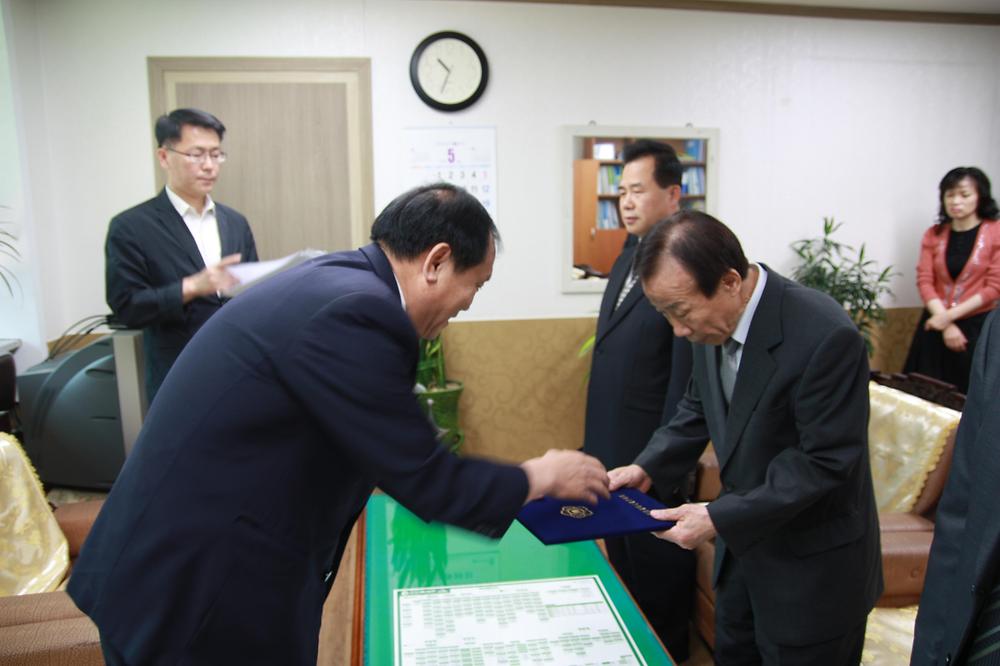 동구의회 2011 회계연도 결산검사 위원 위촉 사진