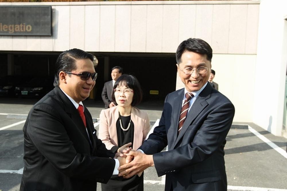 필리핀 칼로오칸시 대표단 5명 접견 사진