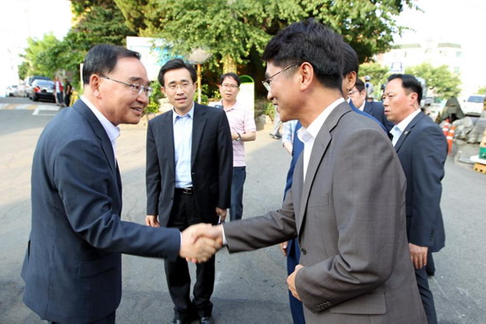 정홍원 국무총리 민들레국수집 방문 사진