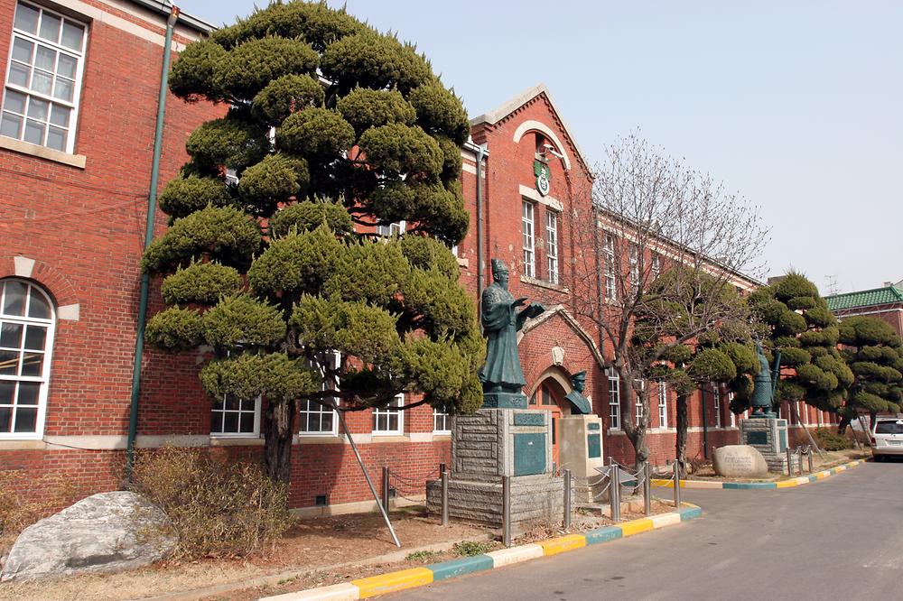 인천창영초등학교 구 교사 전경 사진