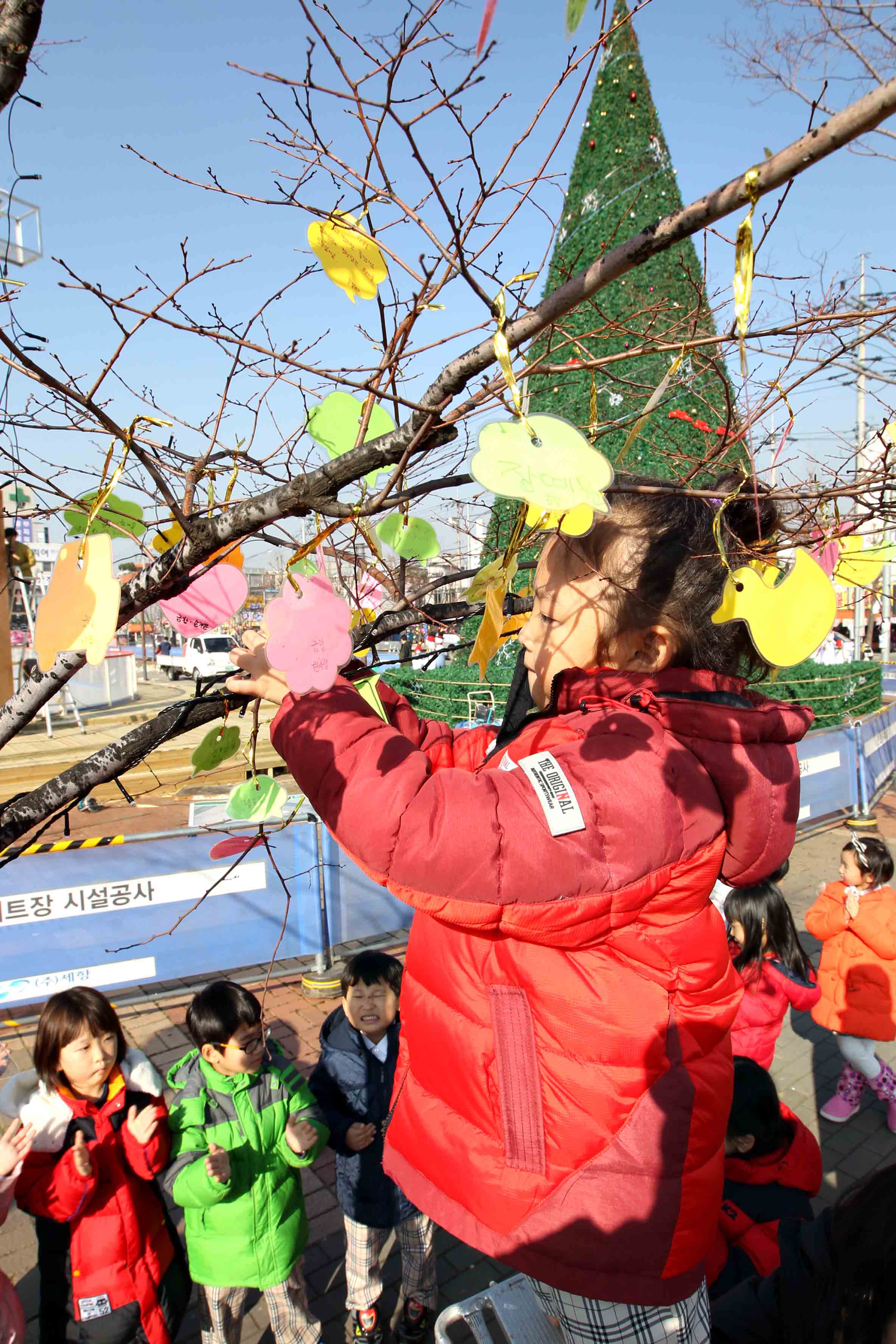 20151201_동인천역북광장_어린이_소망트리_설치6.jpg 이미지