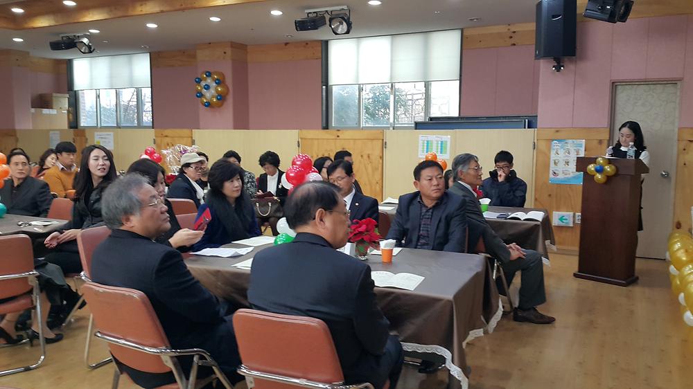  노인문화센터 출판기념회 참석 사진