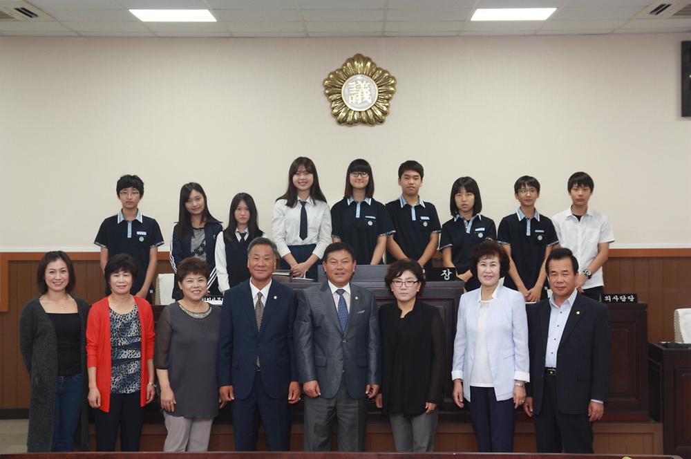 동구의회, 청소년 민주주의 체험의 장 마련(영종중학교 학생 방문) 사진