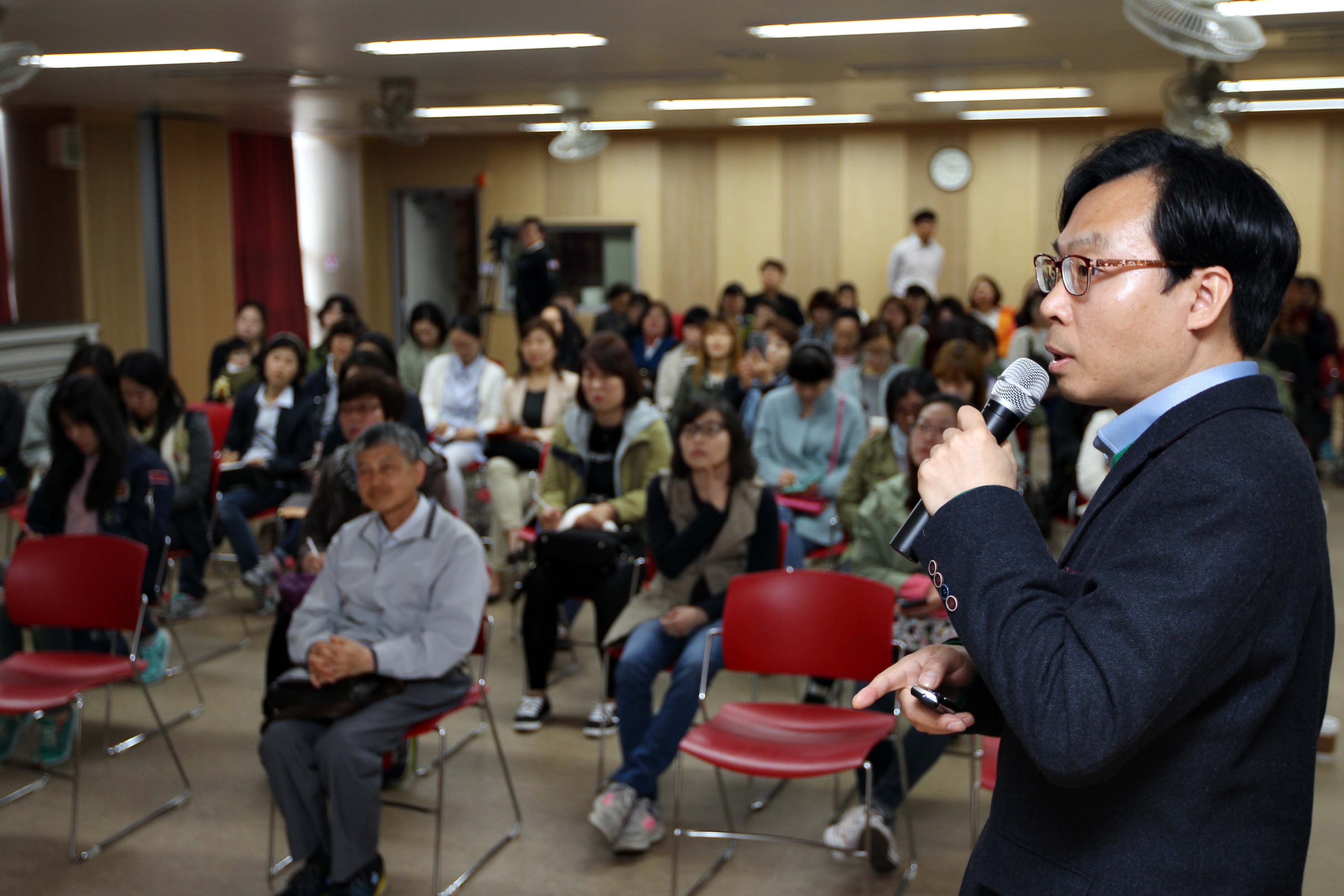 20160408_제52회_도서관주간_박민근_작가_초청_강연2.jpg 이미지